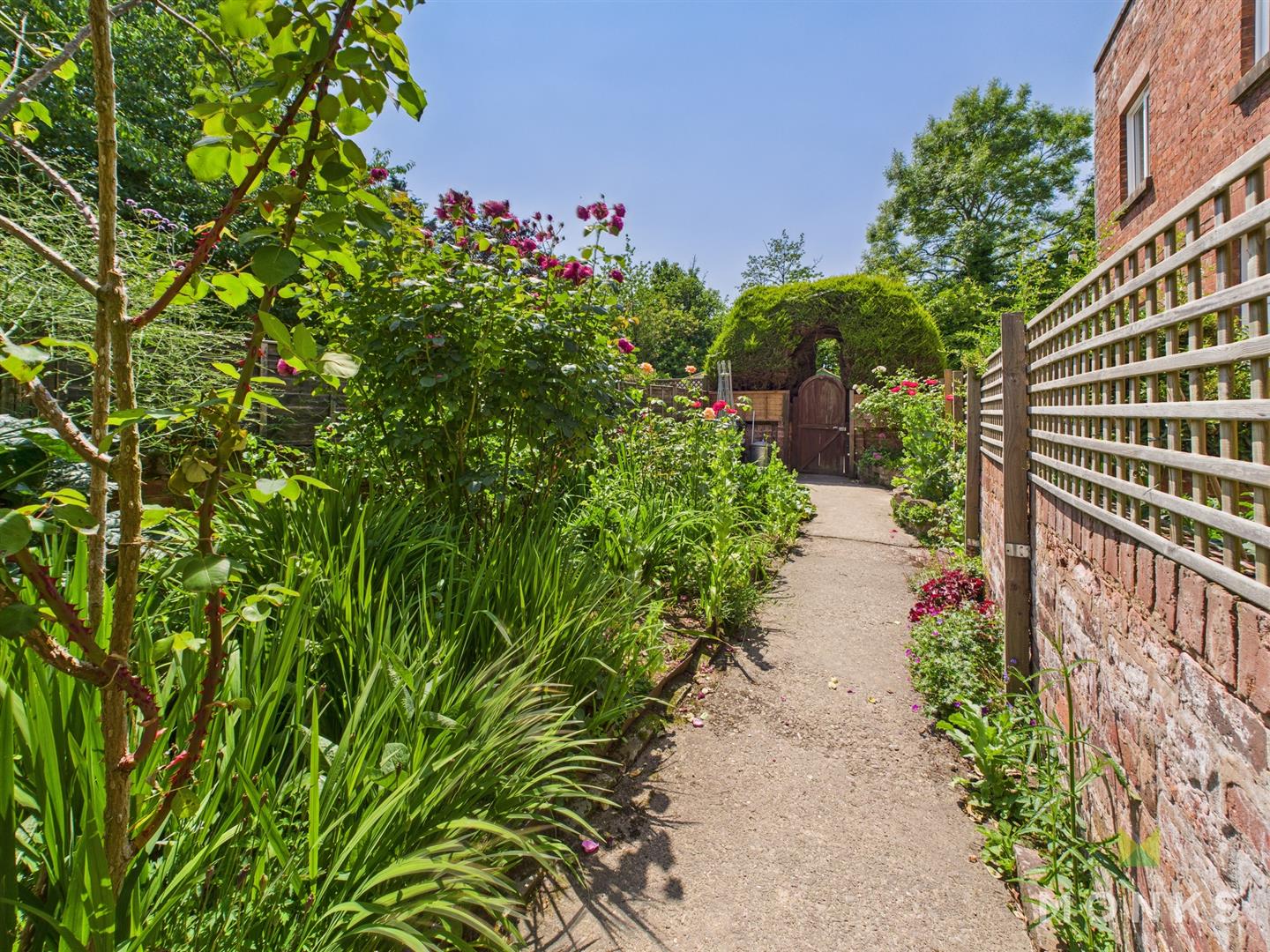 2 Lythwood Hall, Shrewsbury, SY3 0AD SSTC